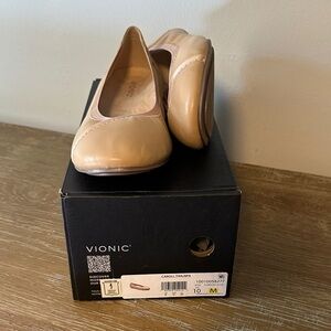 Vionic Women's Nude Flats NIB